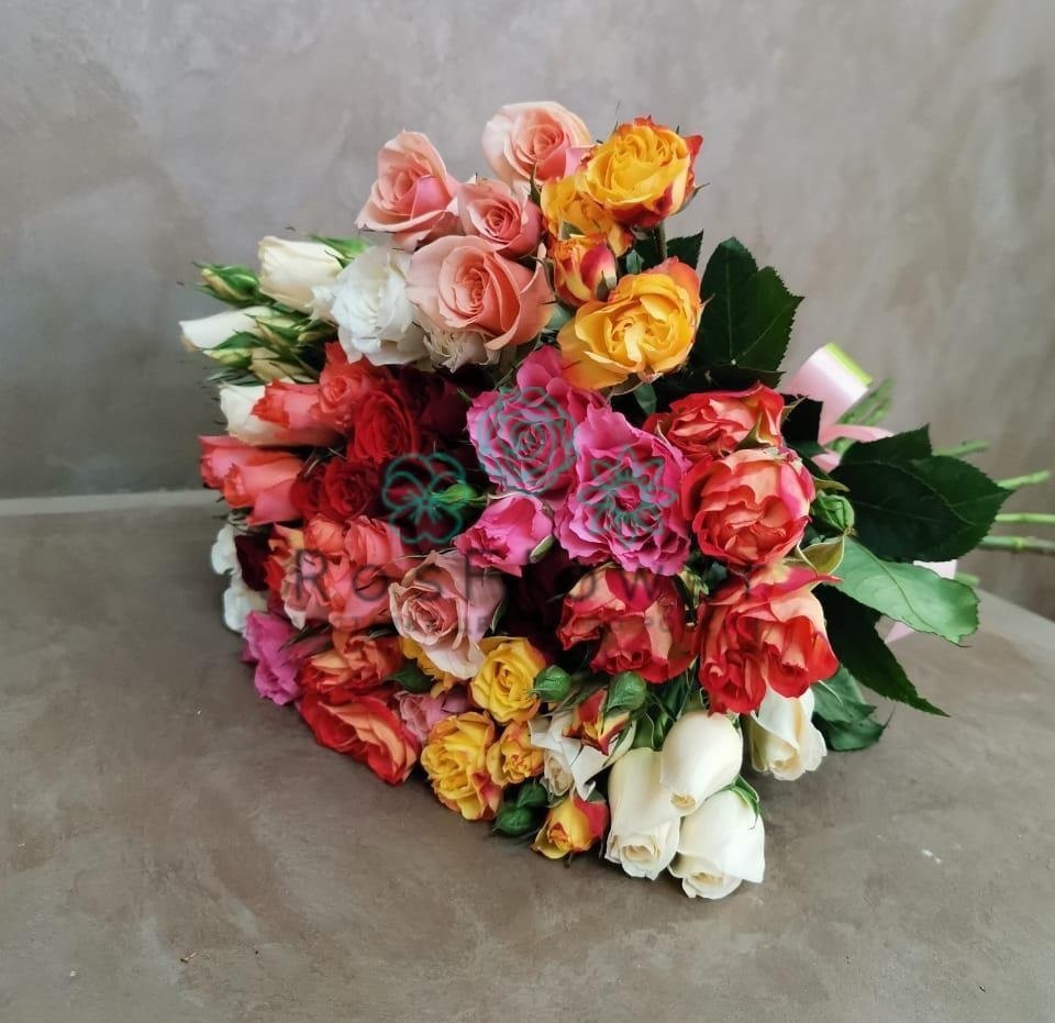 Букет пестрое настроение в Лопатино Букет цветов из: Розы в Лопатино