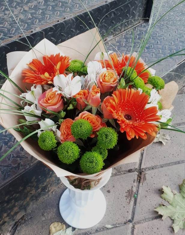 Букет огненно-рыжий в Лопатино Букет цветов из: Герберы, Хризантемы, Альстромерии и Розы в Лопатино