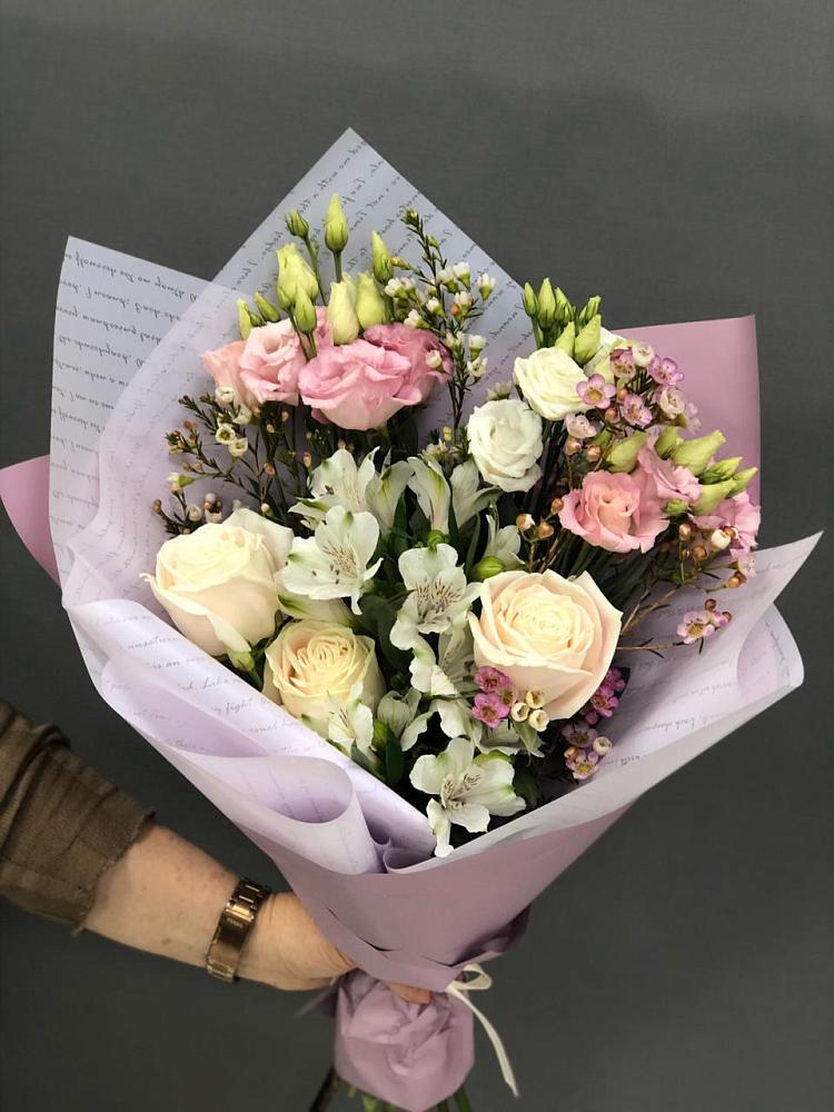 Букет лунная мелодия в Лопатино Букет цветов из: Альстромерии, Розы и Лизиантусы в Лопатино