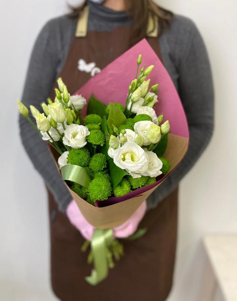 Букет морозный день в Лопатино Букет цветов из: Хризантемы и Лизиантусы в Лопатино