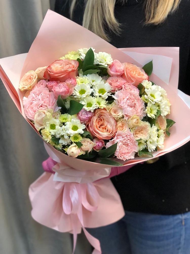 Букет нежные объятья в Лопатино Букет цветов из: Гвоздики, Розы и Хризантемы в Лопатино