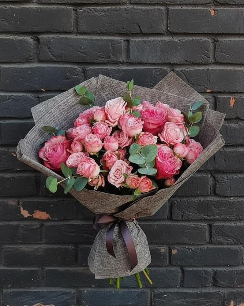 Букет розы в пальмах в Лопатино Букет цветов из: Розы в Лопатино