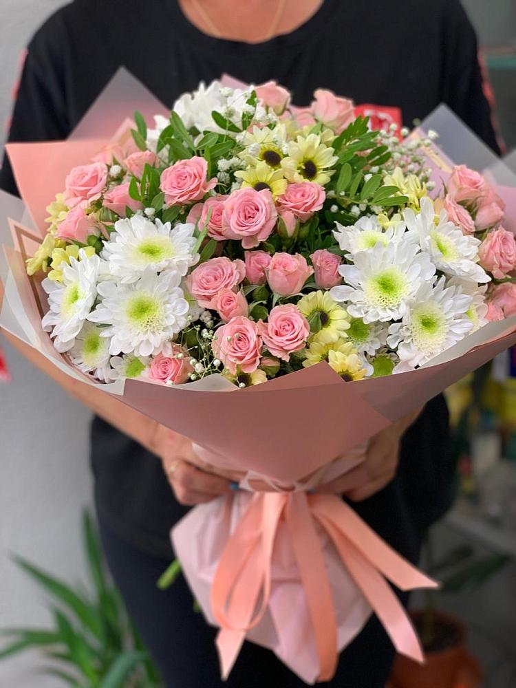 Букет юношеские грезы в Лопатино Букет цветов из: Розы и Хризантемы в Лопатино