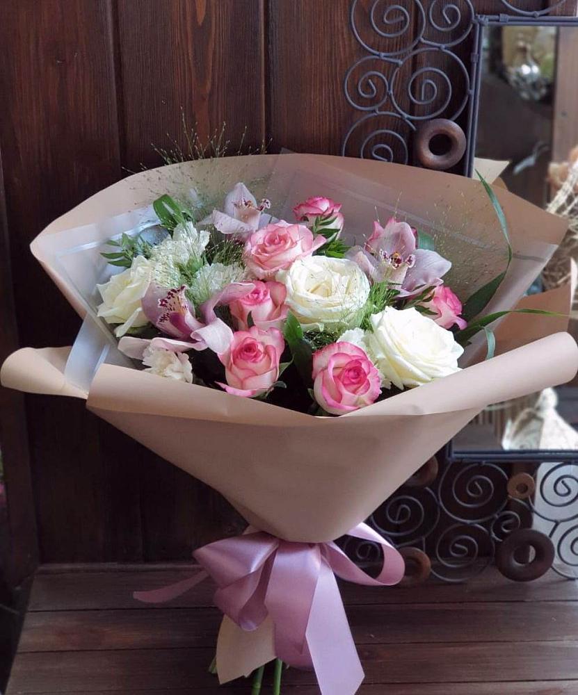 Букет майское утро в Лопатино Букет цветов из: Гвоздики, Орхидеи, Розы и Хризантемы в Лопатино