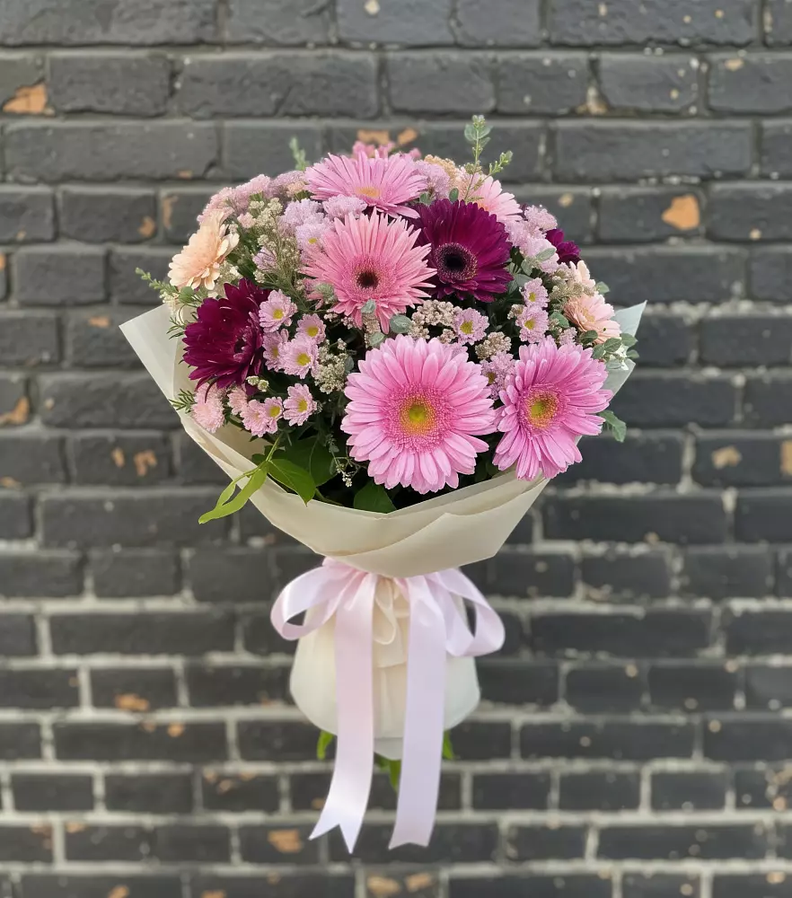 Букет яркие краски в Лопатино Букет цветов из: Герберы и Хризантемы в Лопатино