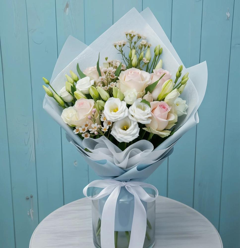 Букет очаровательный аромат в Лопатино Букет цветов из: Розы и Лизиантусы в Лопатино