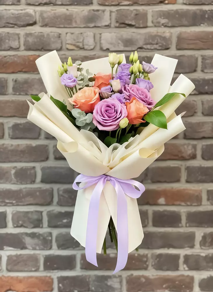 Букет цветочные ноты в Лопатино Букет цветов из: Лизиантусы и Розы в Лопатино