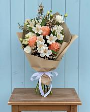 Букет яркий комплимент #REPLACE_PRED# Лопатино Букет цветов из:  Альстромерии, Лизиантусы, Розы и Хризантемы #REPLACE_PRED# Лопатино