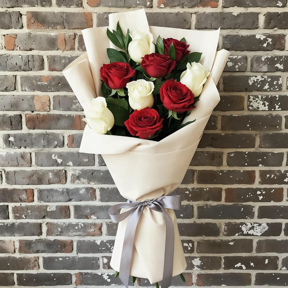 Букет красно-белые розы в Лопатино Букет цветов из: Розы в Лопатино