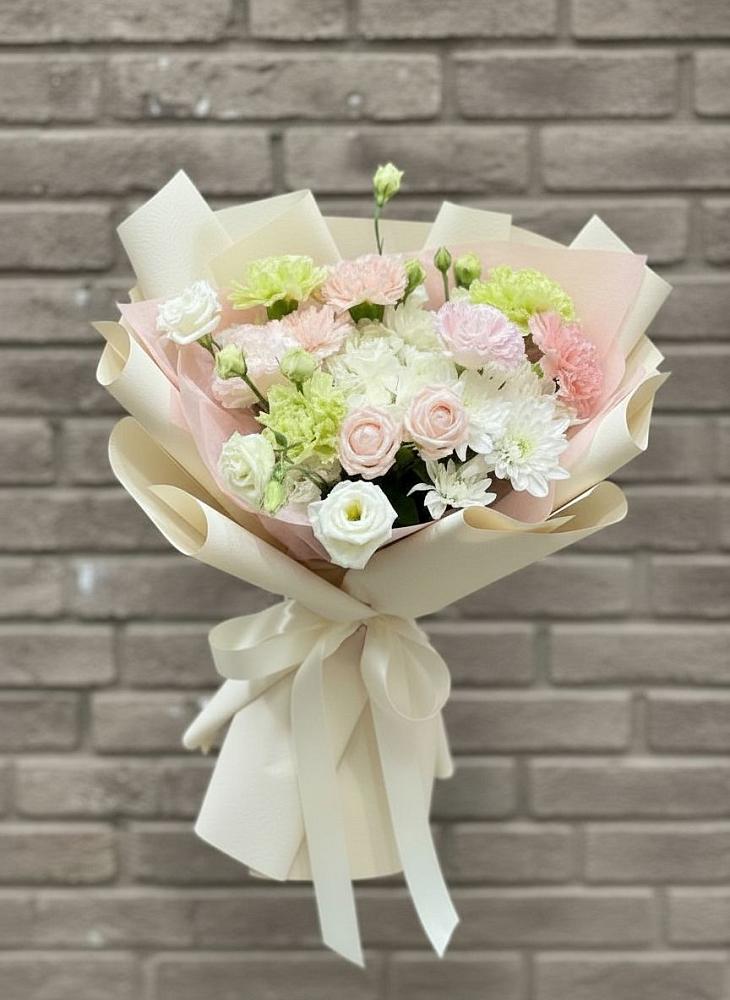 Букет Трепет мечты в Лопатино Букет цветов из: Гвоздики, Розы, Лизиантусы и Хризантемы в Лопатино