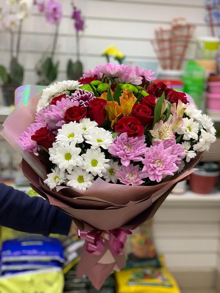 Букет салют цветов в Лопатино Букет цветов из: Розы, Хризантемы и Альстромерии в Лопатино