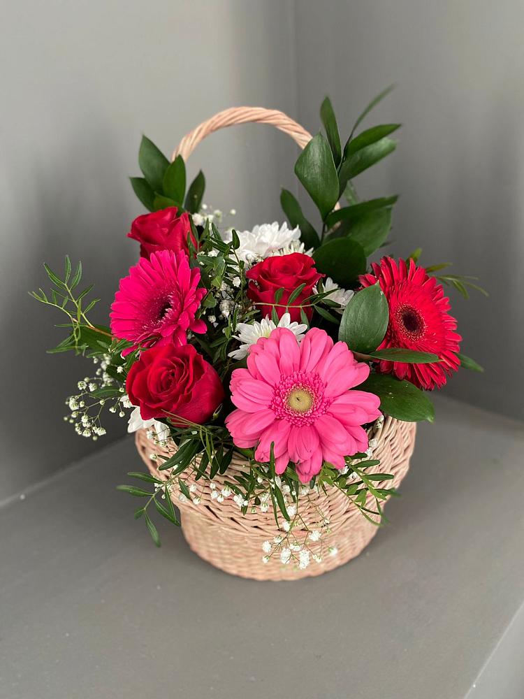 Цветочная композиция из Розы, Хризантемы и Герберы в корзине в Лопатино