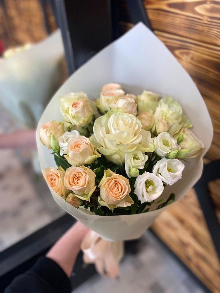 Букет цветов из: Розы и Лизиантусы в Лопатино