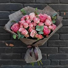 Букет розы в пальмах в Лопатино Букет цветов из:  Розы в Лопатино