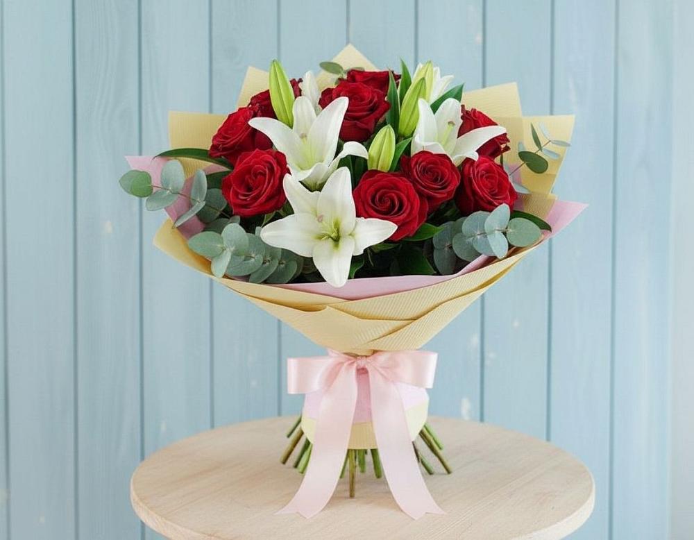 Букет Элегантная гармония в Лопатино Букет цветов из: Лилии и Розы в Лопатино